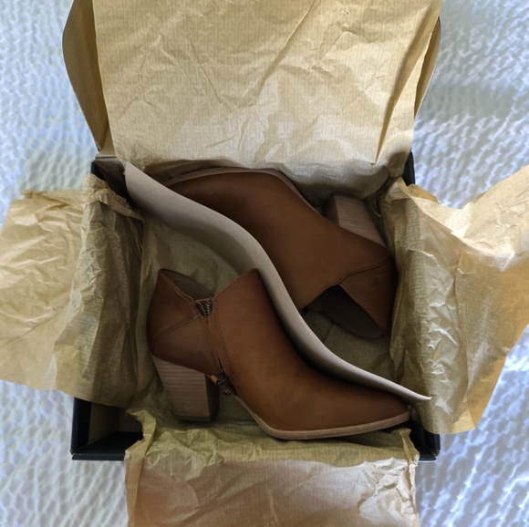 NWT Frye Reed Shootie Block Heel Boot Caramel Cognac - Picture 1 of 15